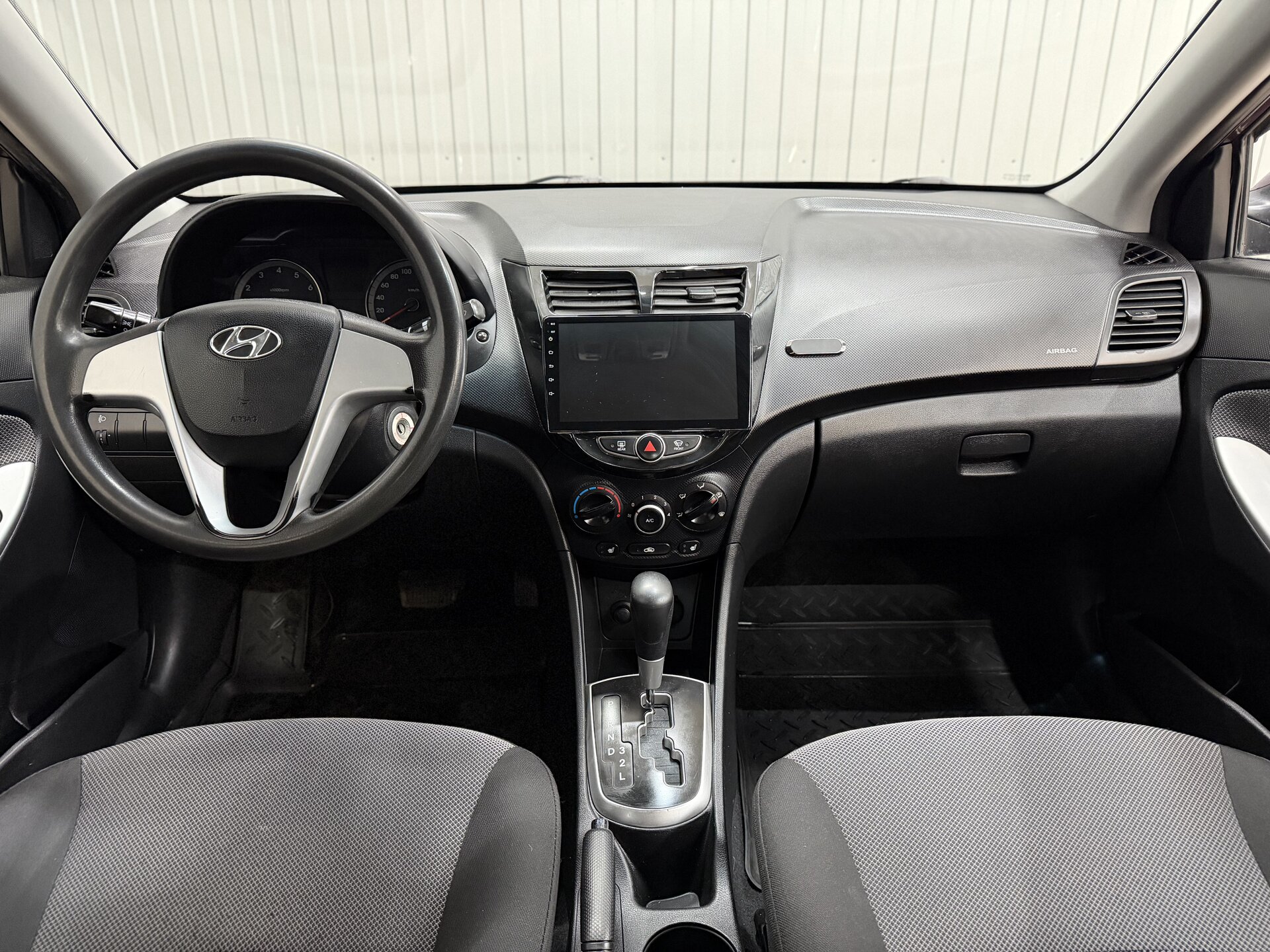Hyundai Solaris, I 2011