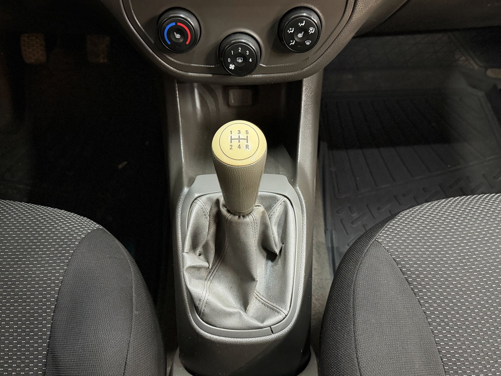 Chevrolet Cobalt, II 2013 Chevrolet Cobalt, II 2013