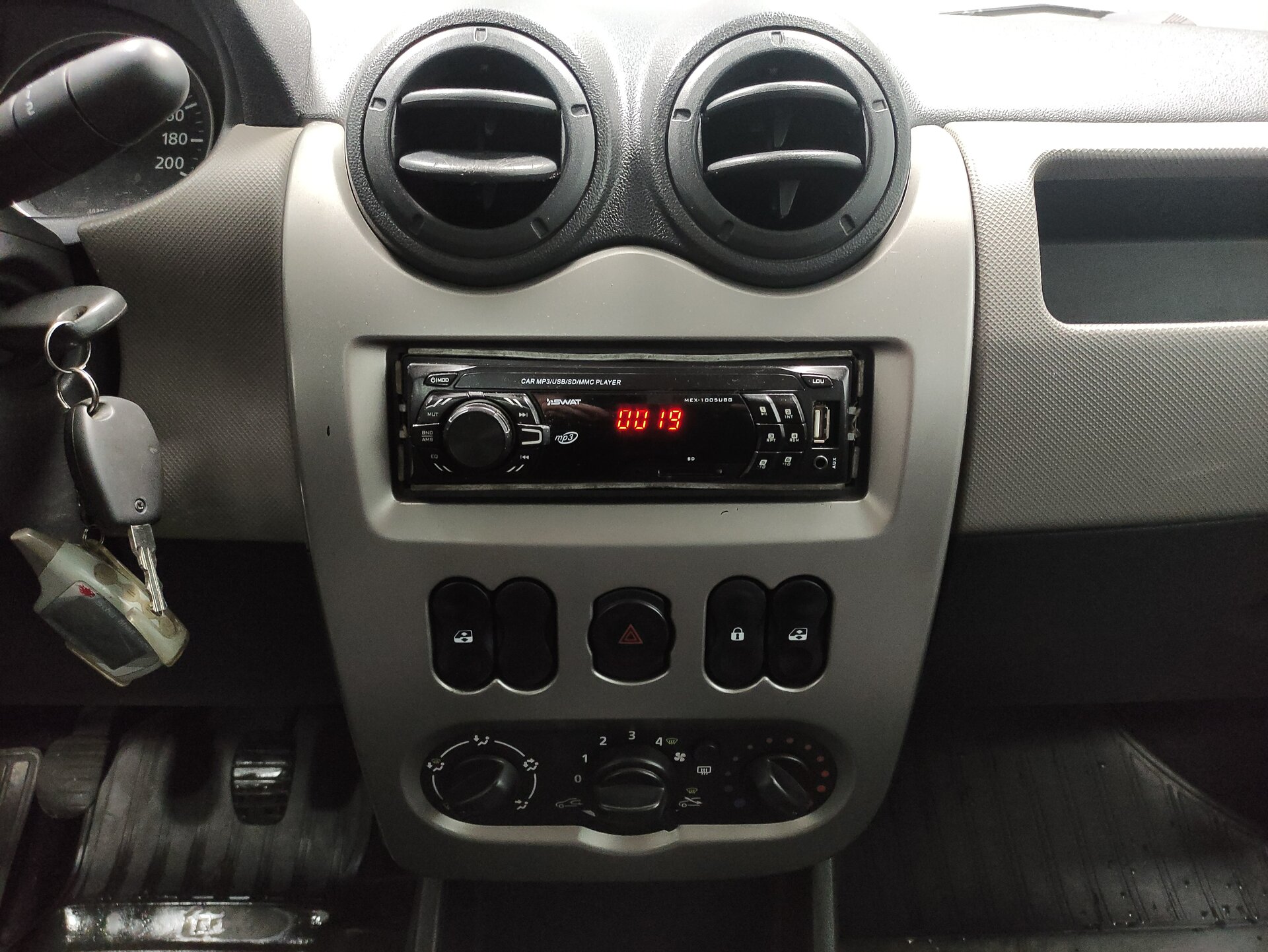 Renault Logan, I Рестайлинг 2012