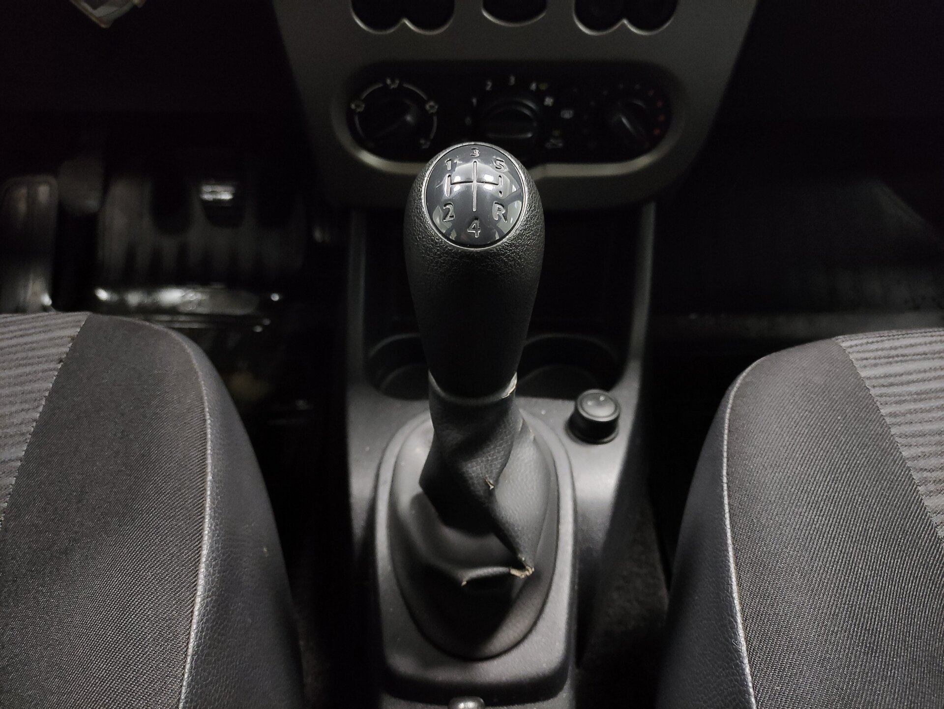 Renault Logan, I Рестайлинг 2012