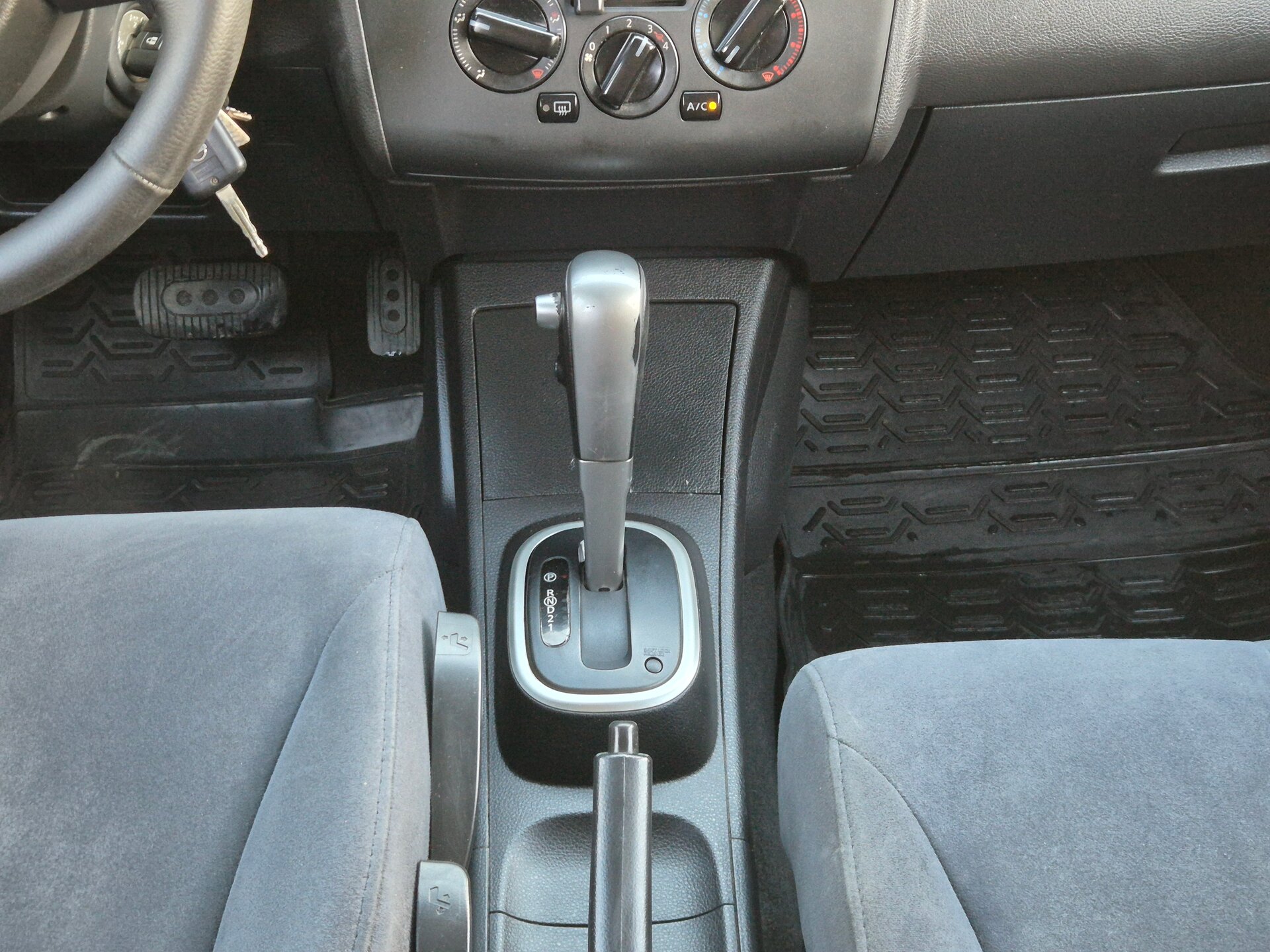 Nissan Tiida, I 2008