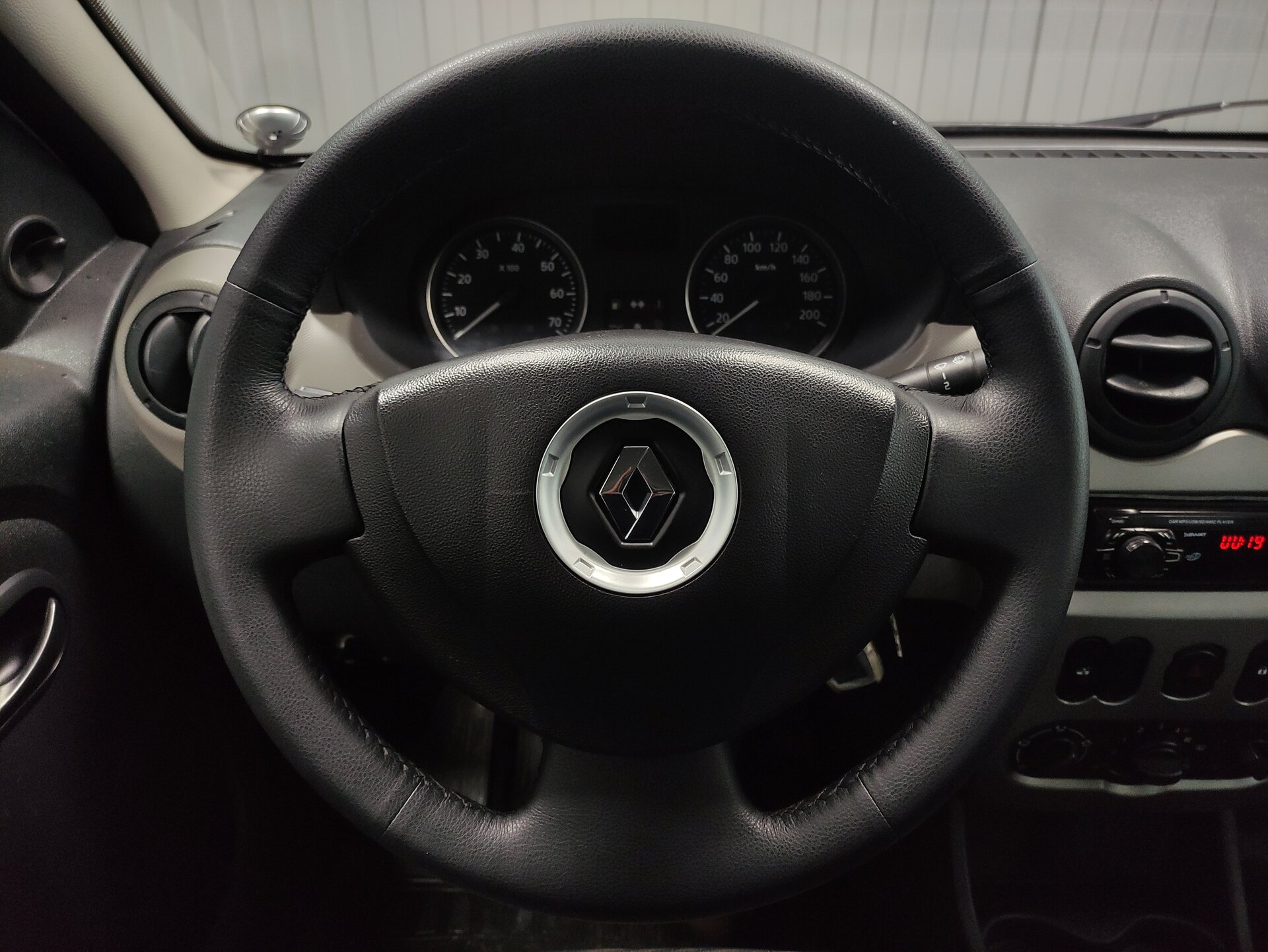 Renault Logan, I Рестайлинг 2012