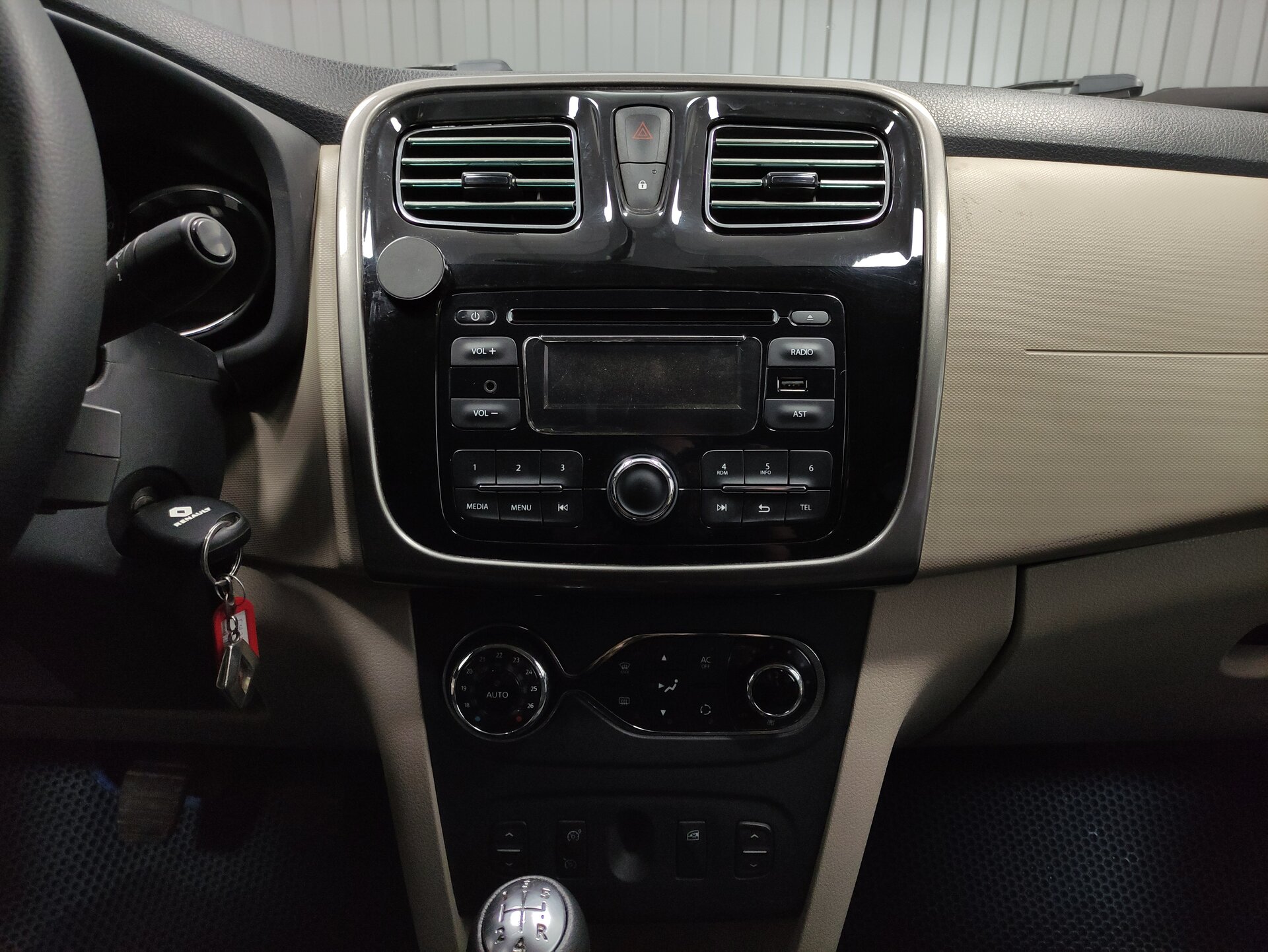 Renault Logan, II 2014